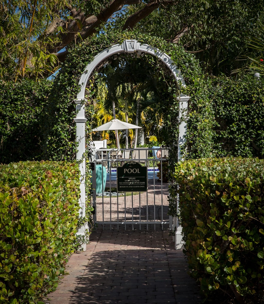 Olde Marco Island Inn And Suites 13/57