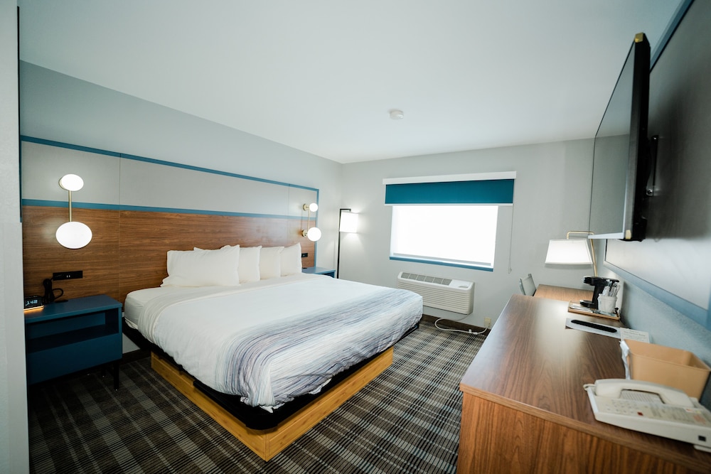 AmericInn by Wyndham Tomahawk 24/50