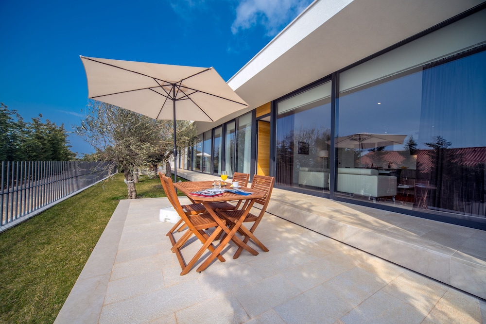Golden Rays Luxury Apartments 15/50