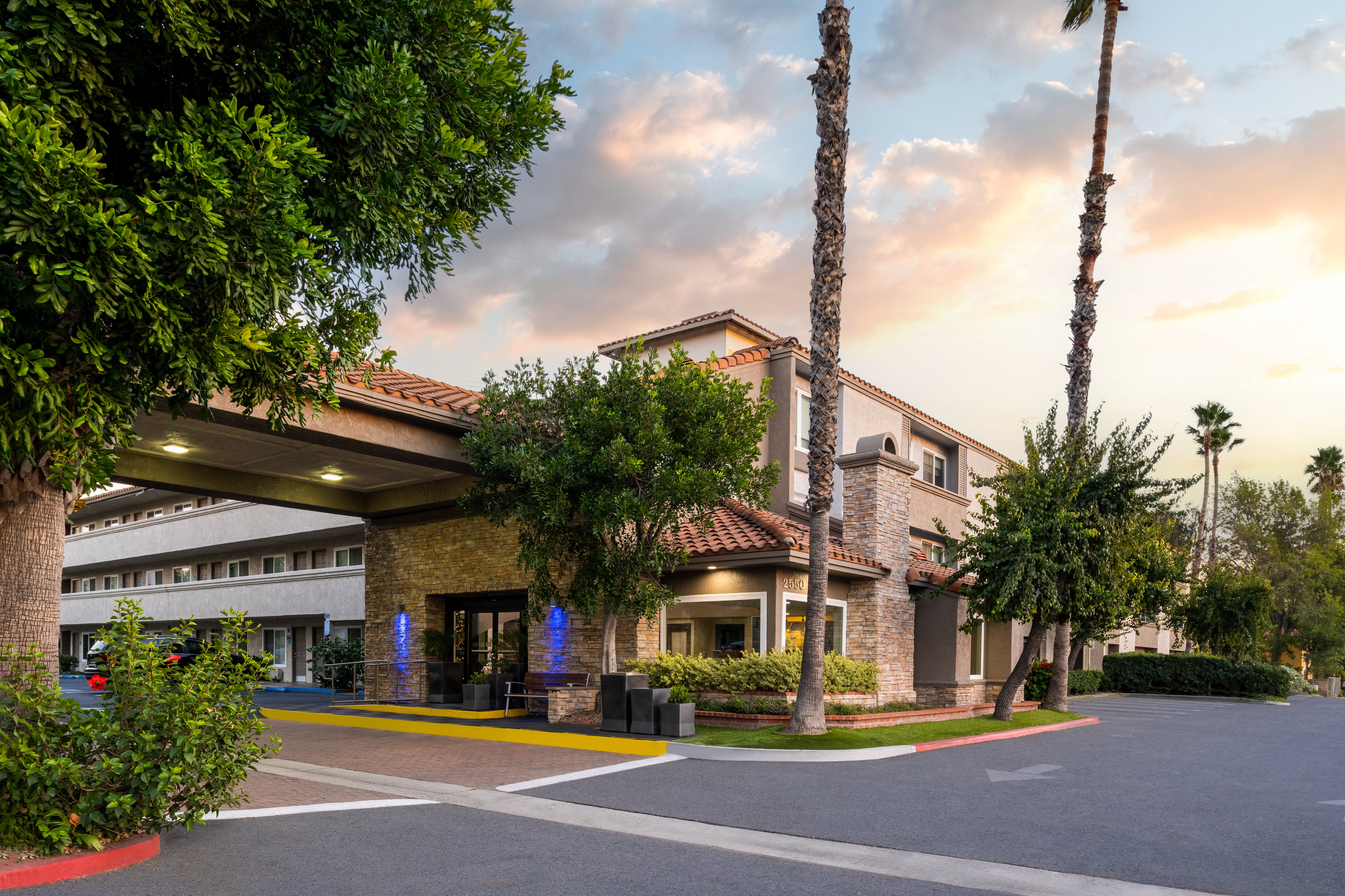 Holiday Inn Express Simi Valley 56/60