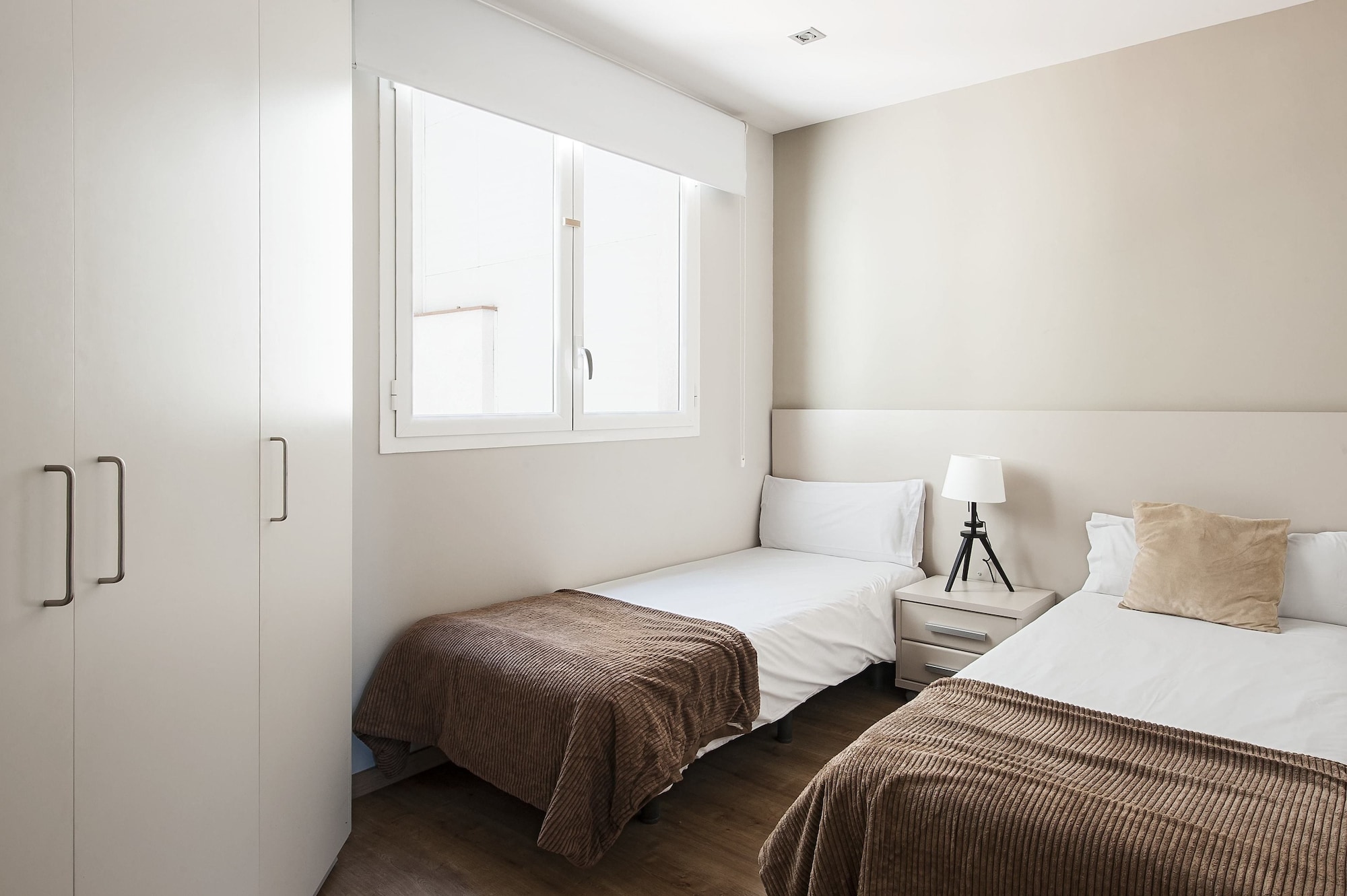 Apartment, 1 Double and 4 Single Beds، The Corner Apartments by Aspasios 5/10