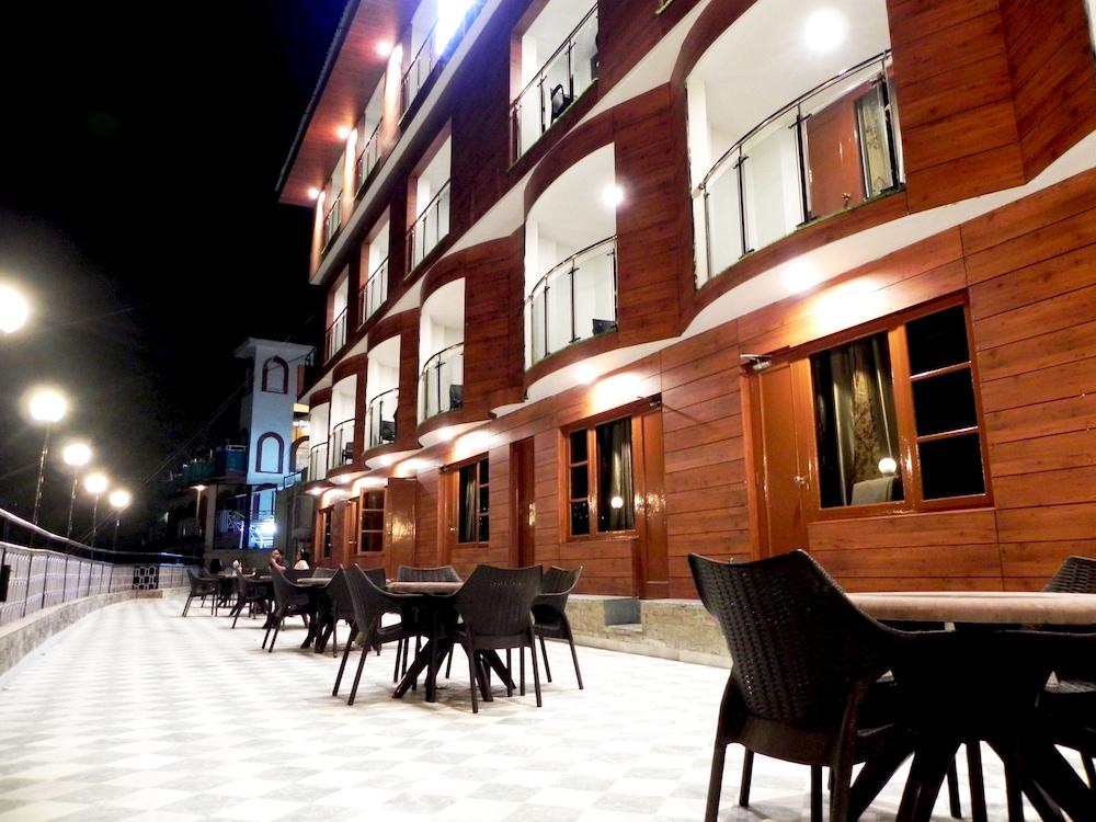 HOTEL MALL PALACE 16/17