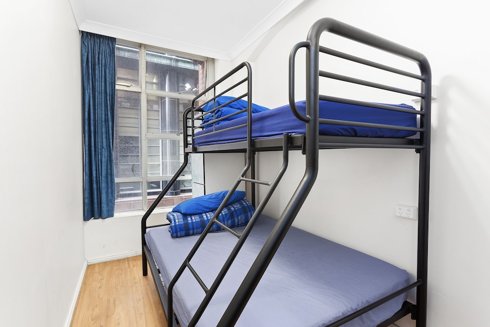 Sydney Backpackers 12/26