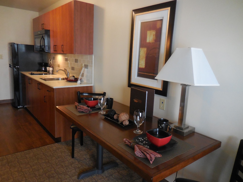 Ledgestone Hotel Vernal 51/63