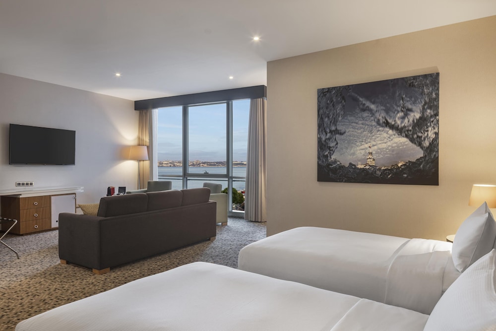 Junior Suite, Twin Beds, Sea View, Bathtub