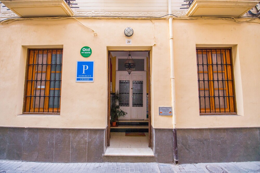 Oh My Hostel 1/50