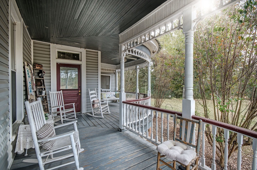 Clyde and Marie s Bed & Breakfast 11/36