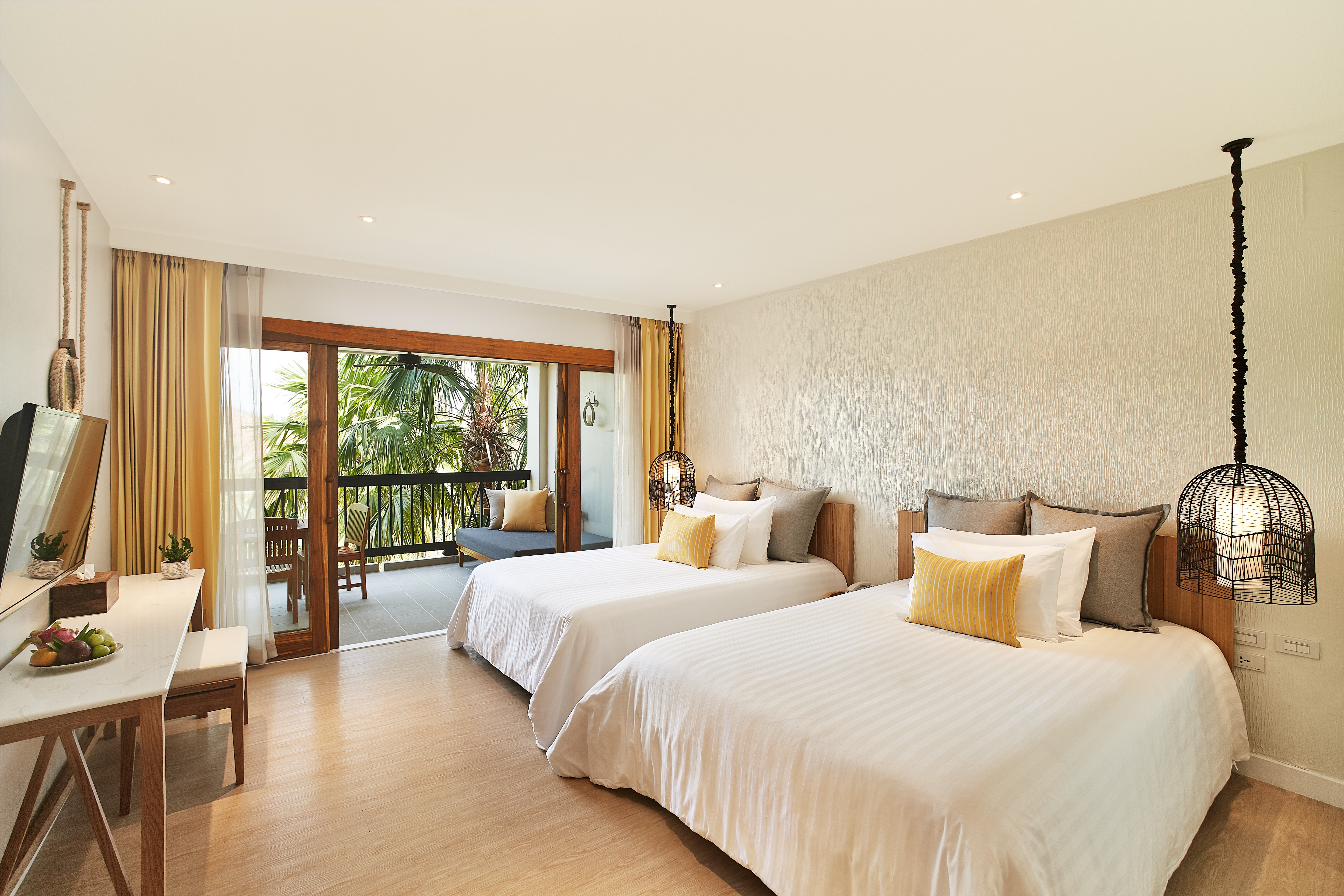 DELUXE ROOM