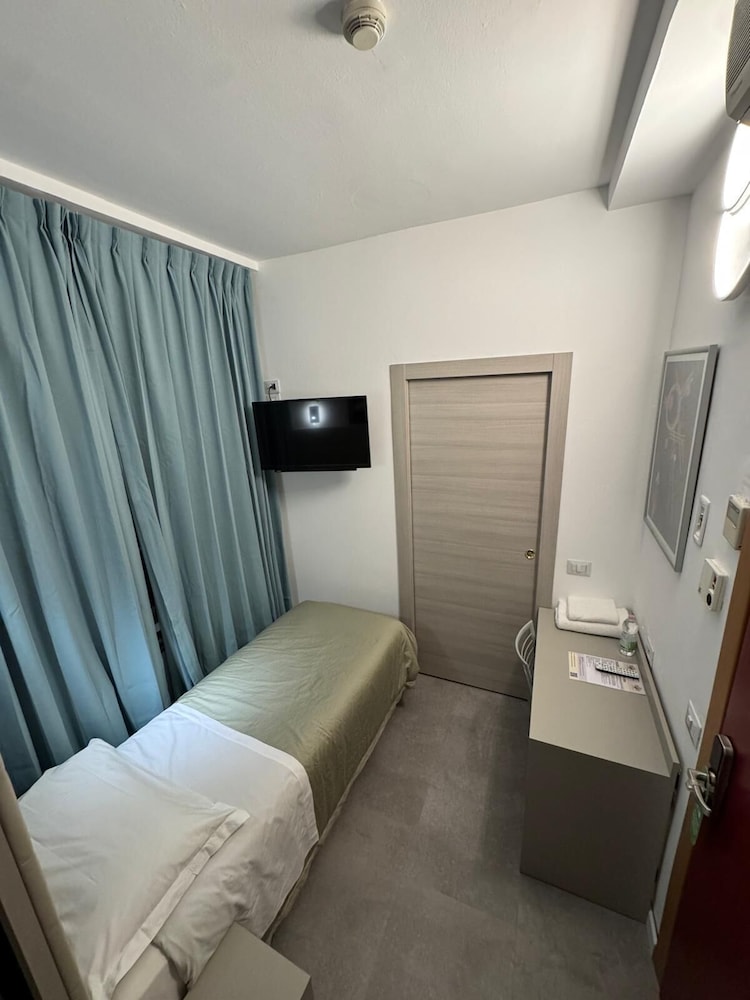 ECONOMY, SINGLE, PRIVATE BATHROOM