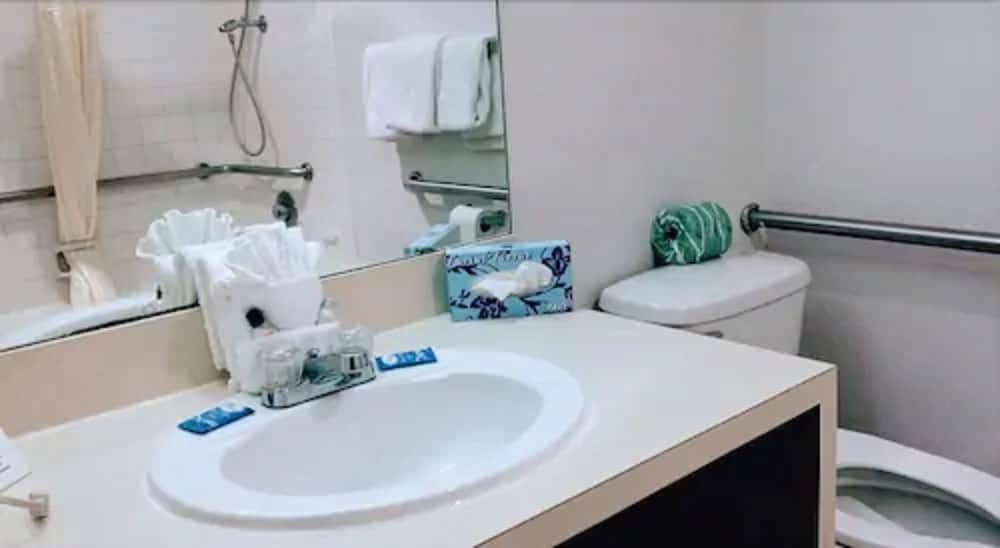 Guest House Inn Medical District near Texas Tech Univ 34/44
