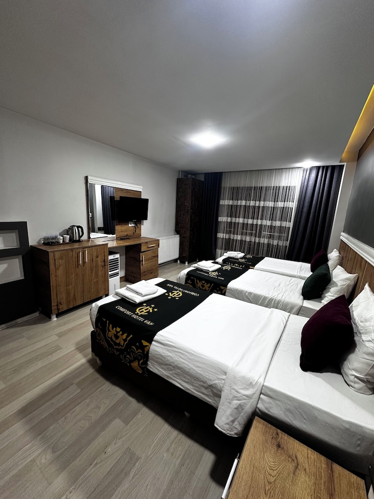 Comfort Suites Hotel 16/50