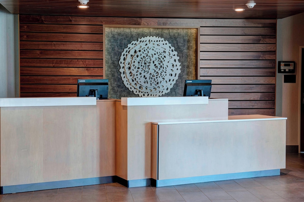 Fairfield Inn And Suites Columbus In 9/50