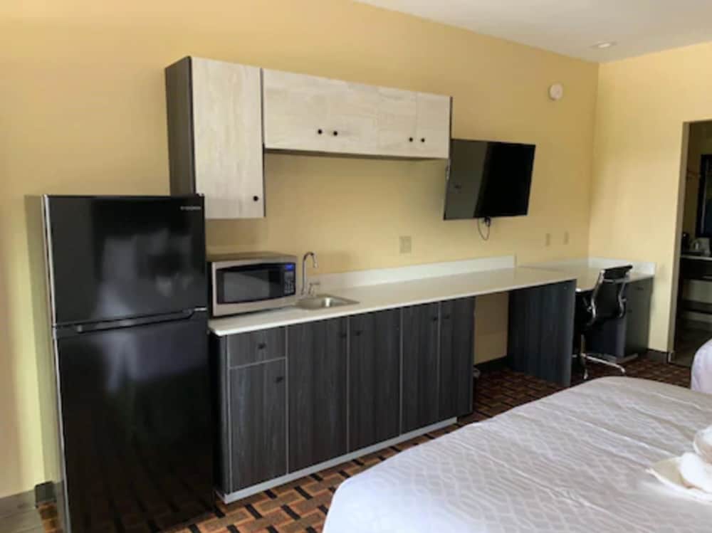 HomeStay Inn & Suites Edinburg 15/21