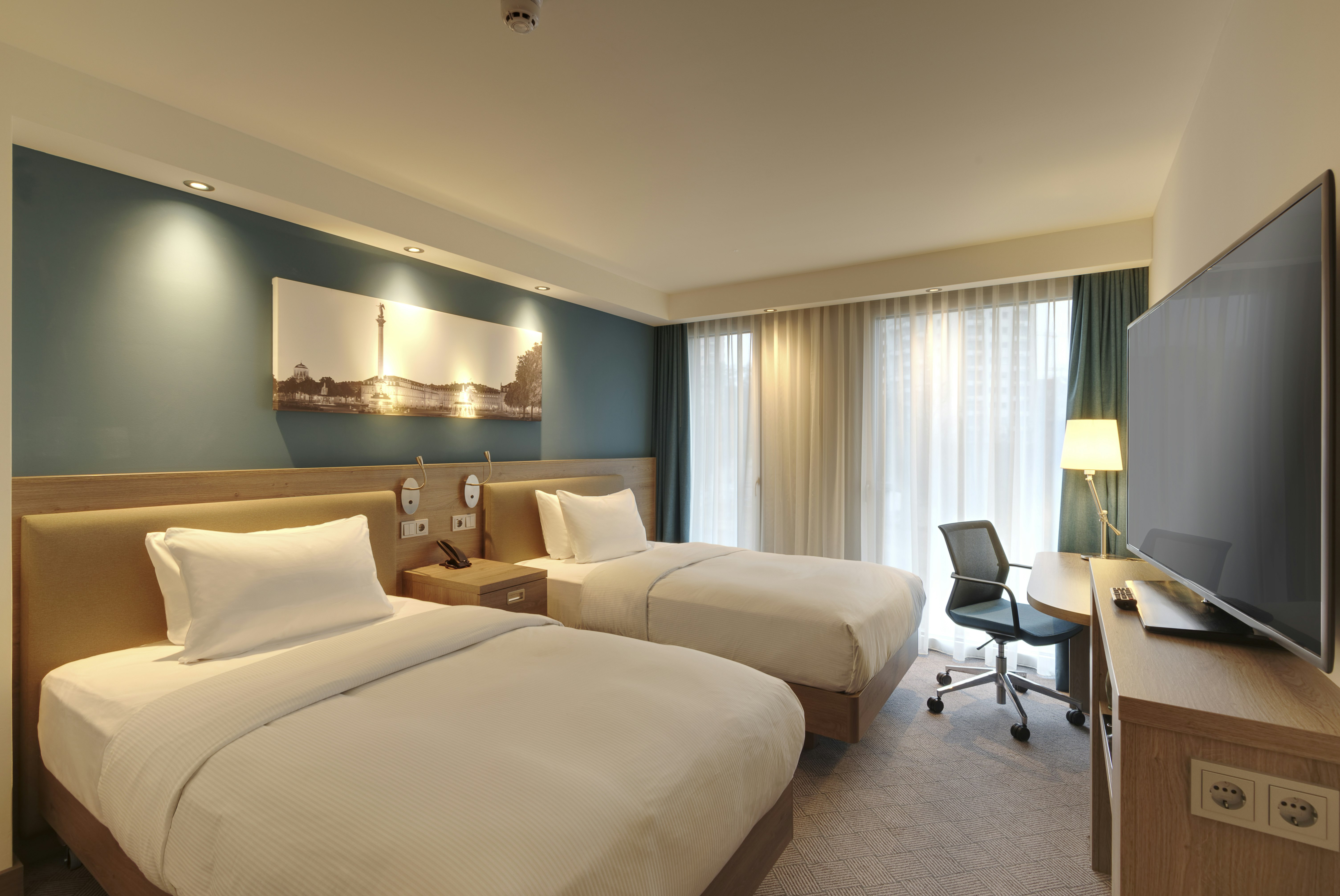 ROOM, TWIN BEDS