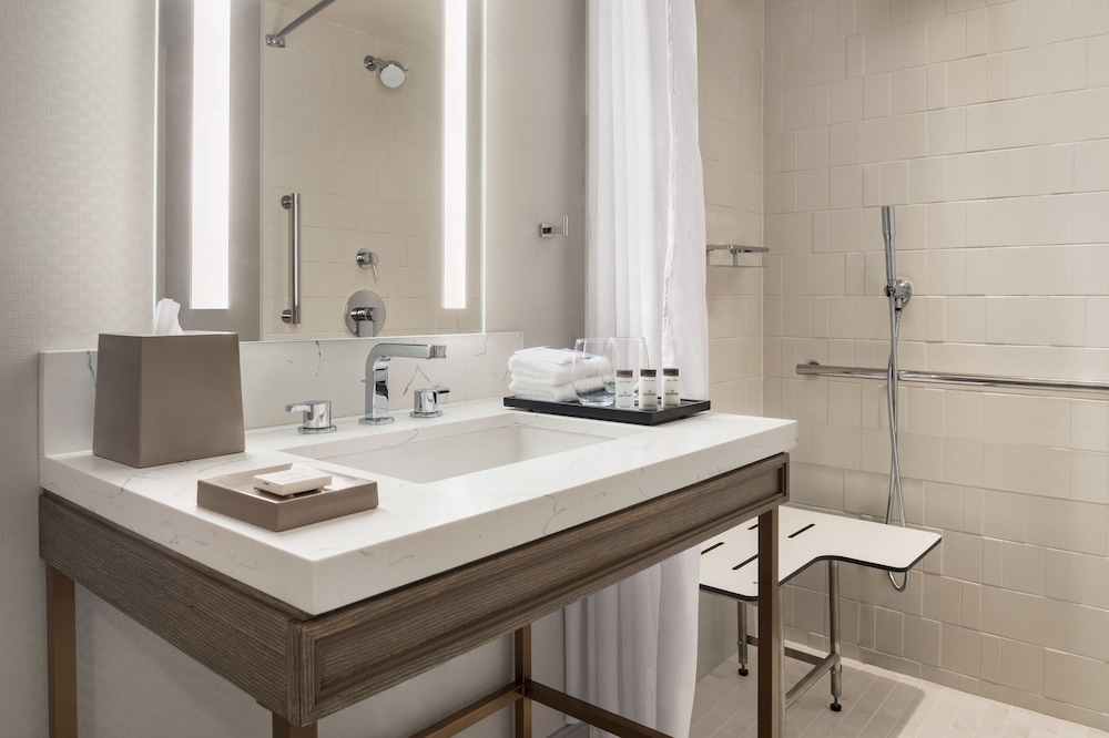 Sheraton Madison Hotel 25/70