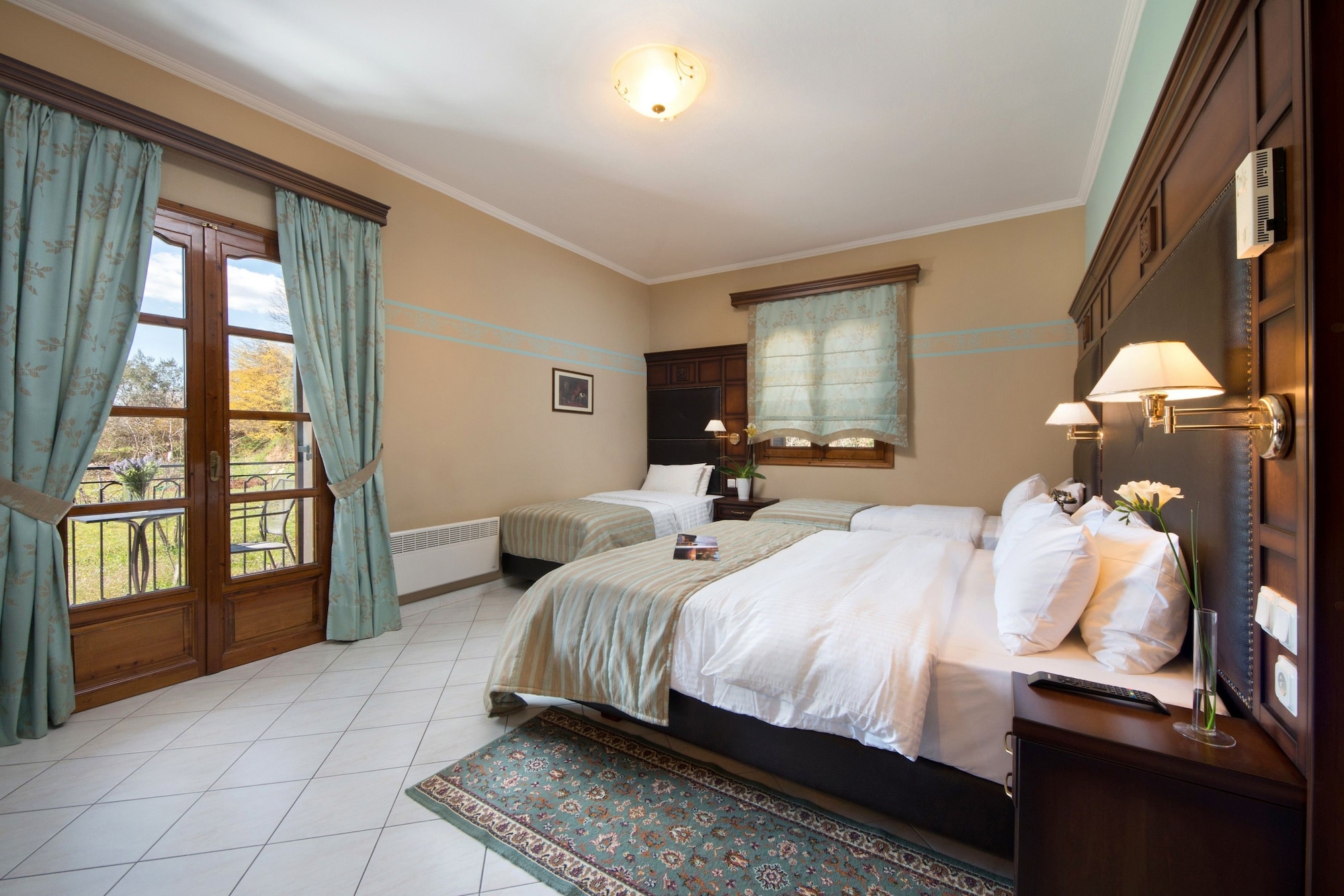 غرفة عائلية بسرير مزدوج وسريرين منفصلين، Hotel Kastraki 2/4