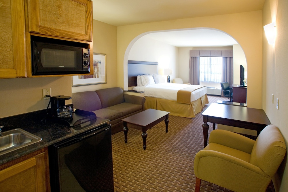 Holiday Inn Express Hotel And Suites Kingsville 36/55