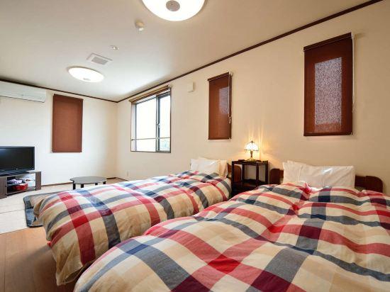 Room, Twin Beds