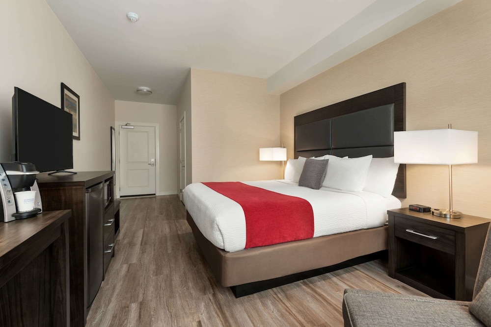 Room at Days Inn by Wyndham 100 Mile House, 100 MILE HOUSE