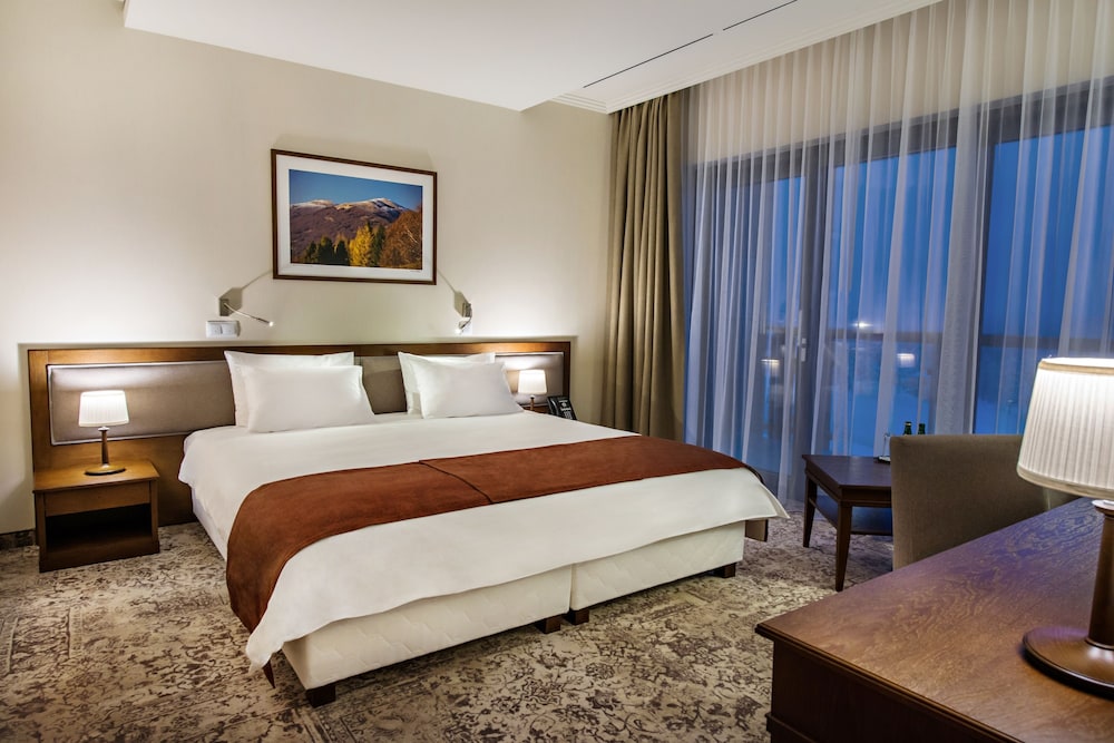 ARLAMOW HOTEL 7/50