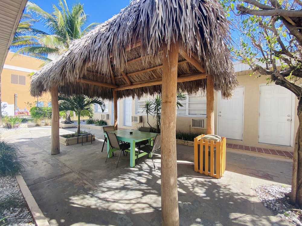 The St Maurice Beach Inn 3/66
