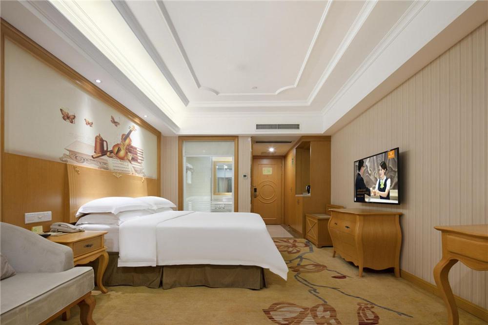 Vienna International Hotel (Zhengzhou Zhongyuan Futa) 22/34