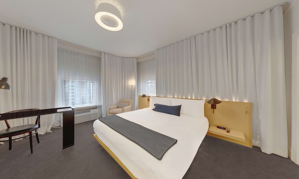 The Chicago Hotel Collection Ambassador Gold Coast 19/57