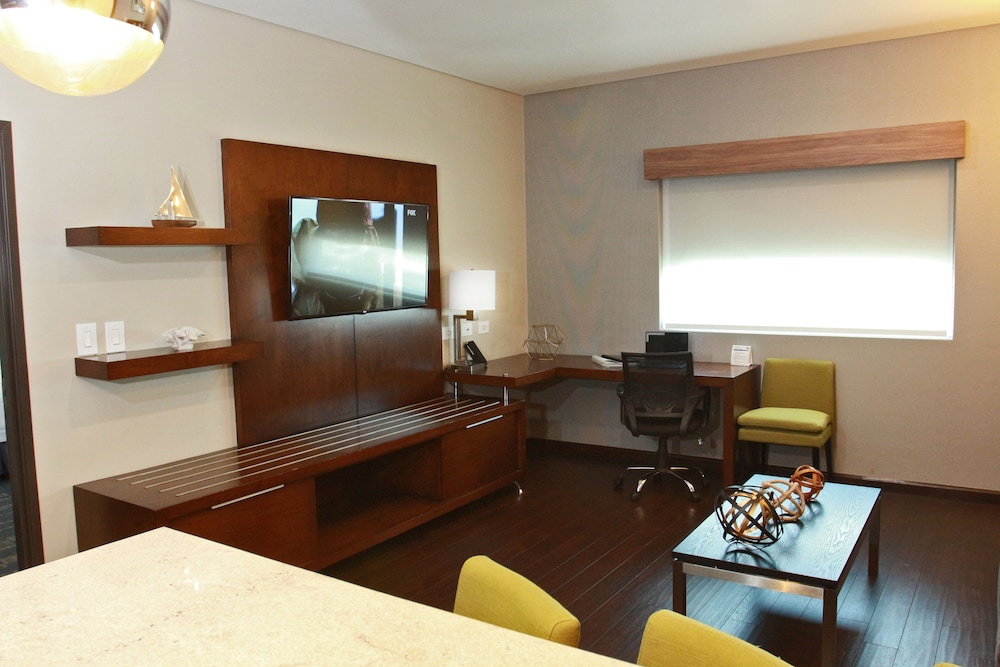Holiday Inn Express & Suites Mexicali 36/66