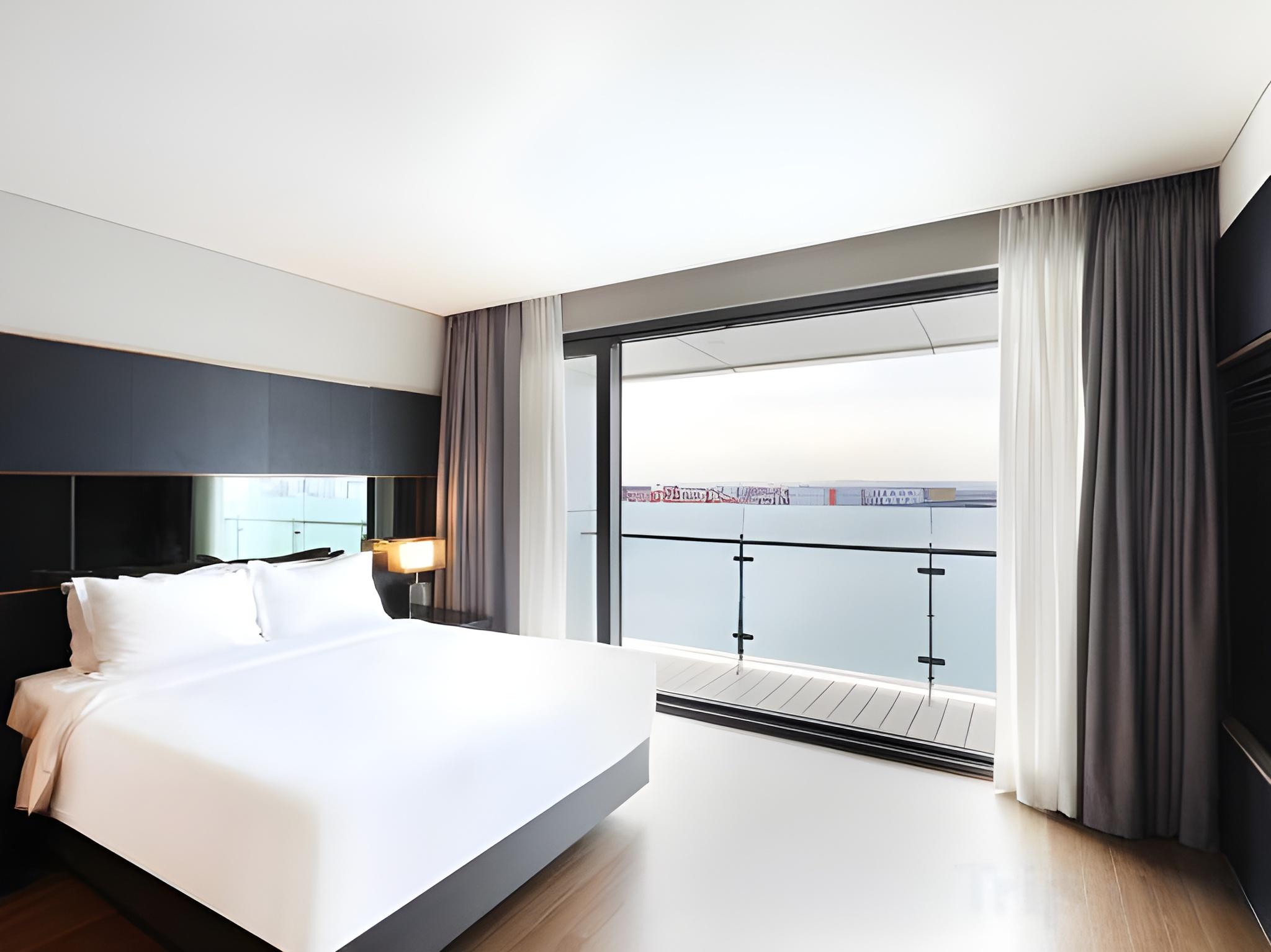Junior Suite, King Bed, Queen Bed, Pool Access