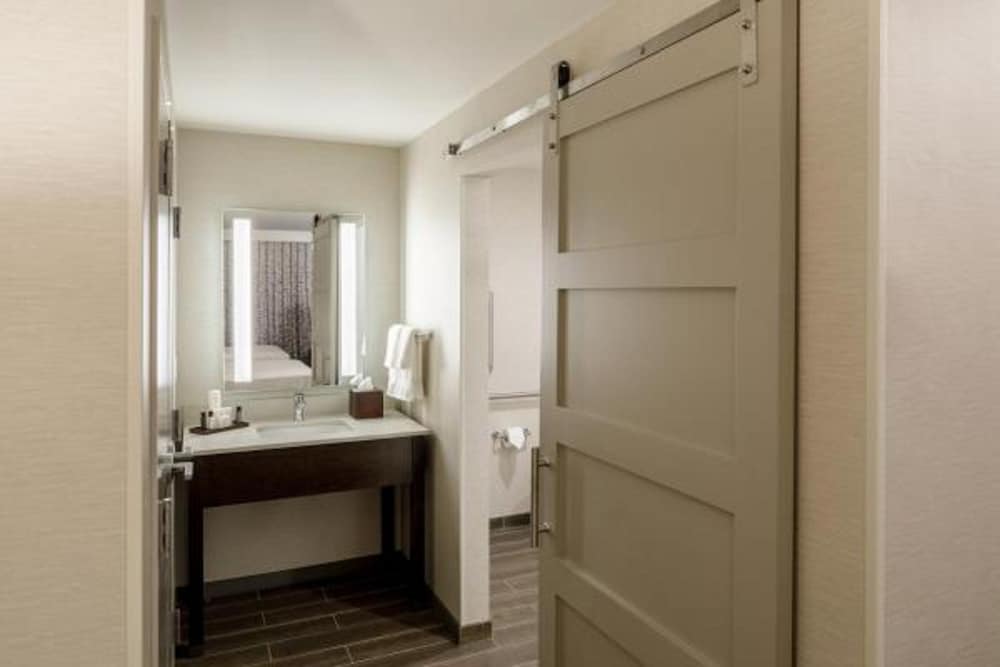 Hotel Madison & Shenandoah Conference Ctr 12/46