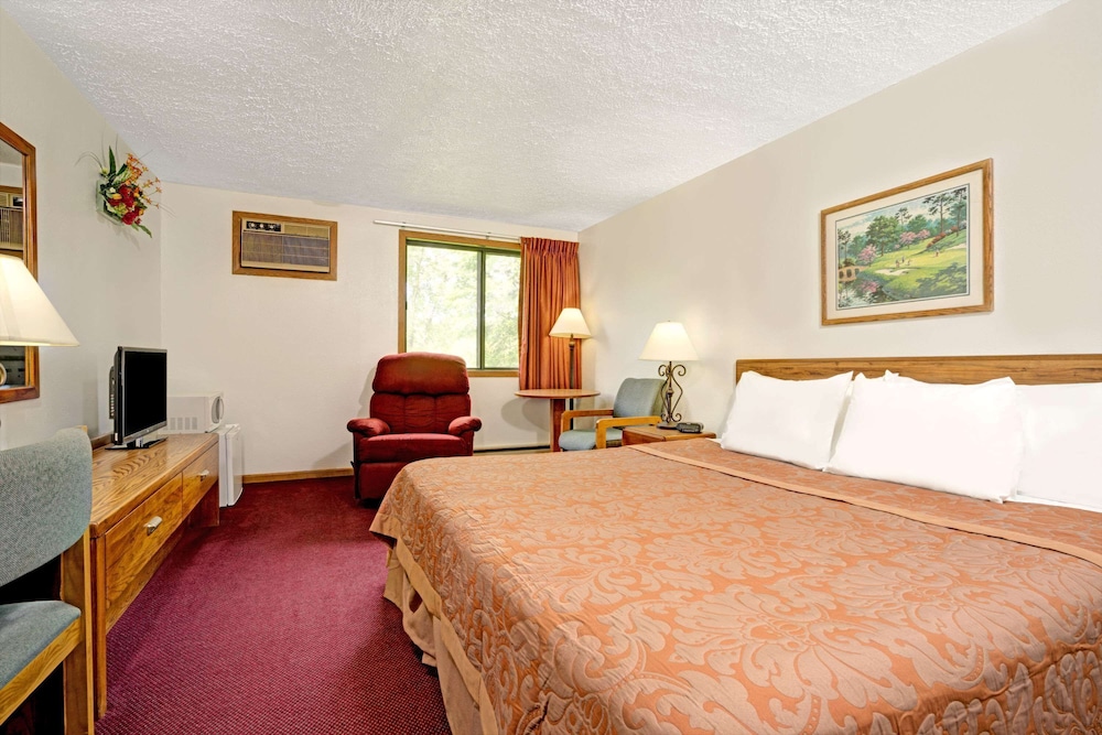 Super 8 By Wyndham Chaska 8/37