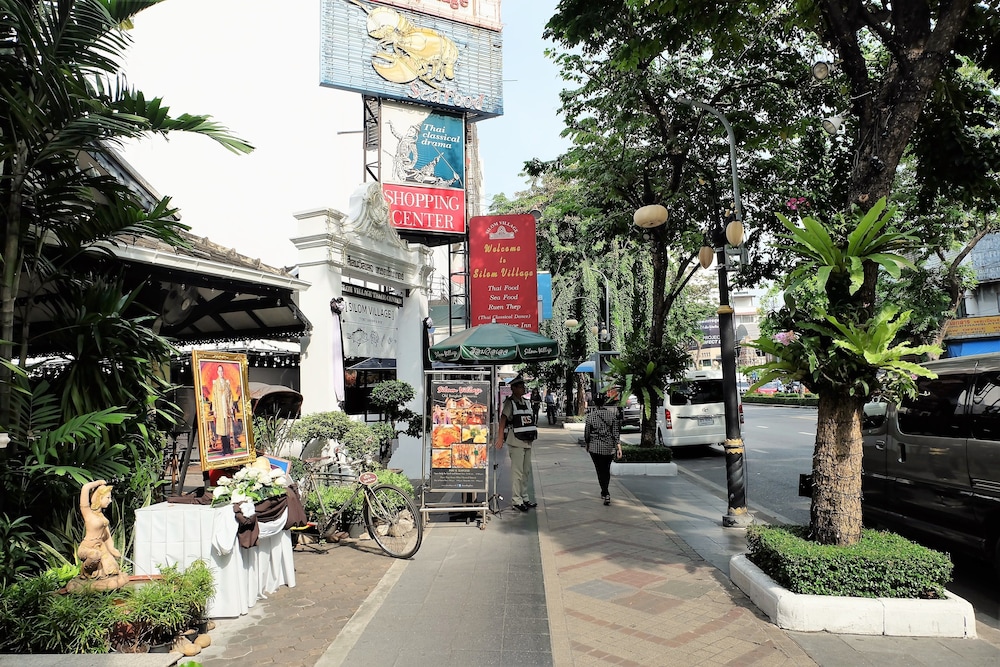 Silom Village Inn 29/32