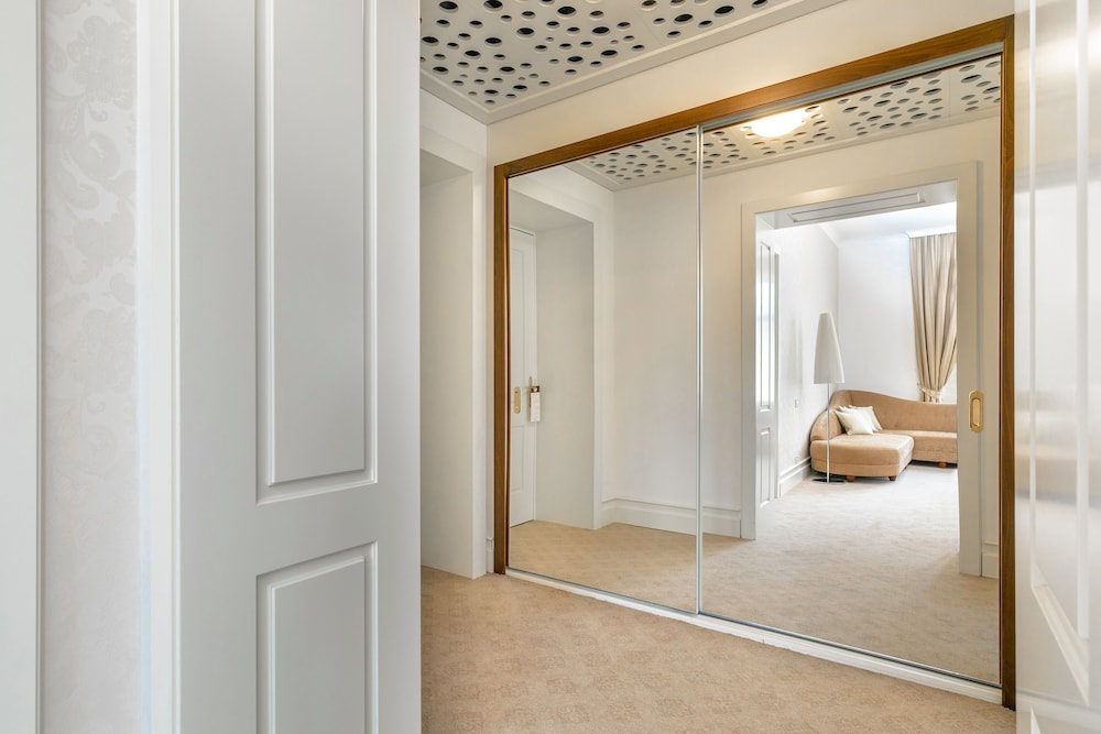 Le Premier Boutique Hotel 25/66