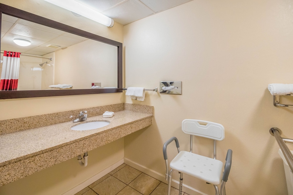 Red Roof Inn Clarksville 17/21