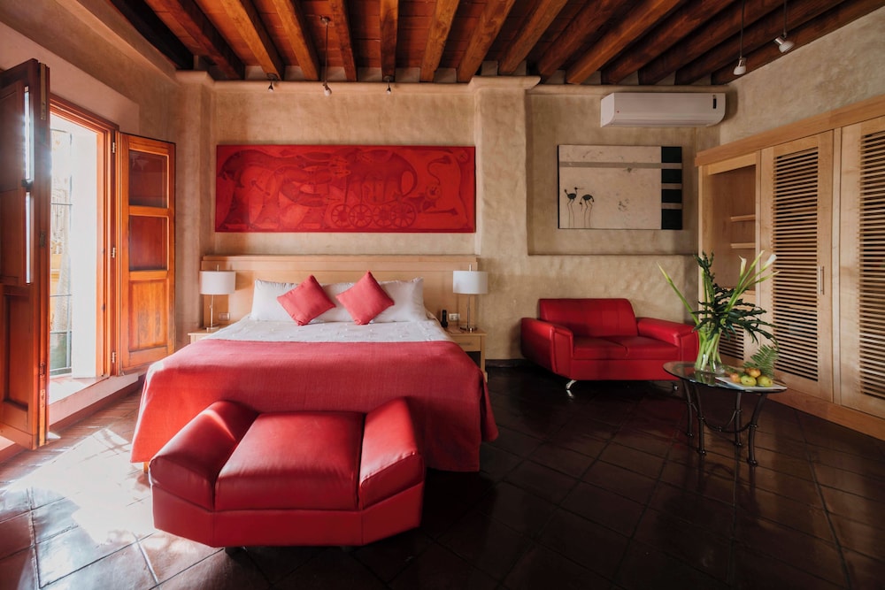 RED, MASTER, SUITE