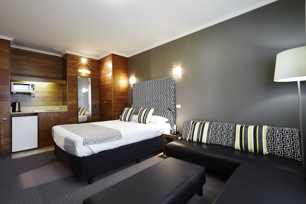 Sovereign Park Motor Inn 26/37