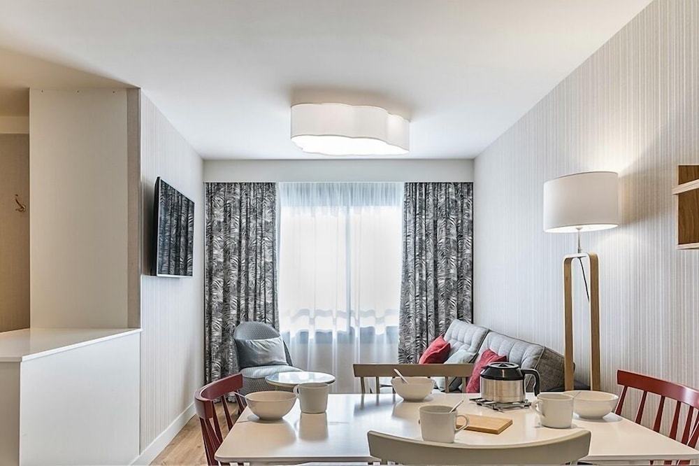 Cadet Residence 35/63