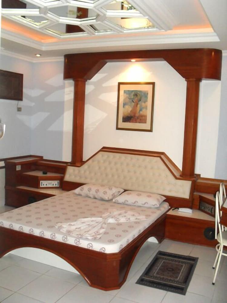 North Palace Hotel 26/37