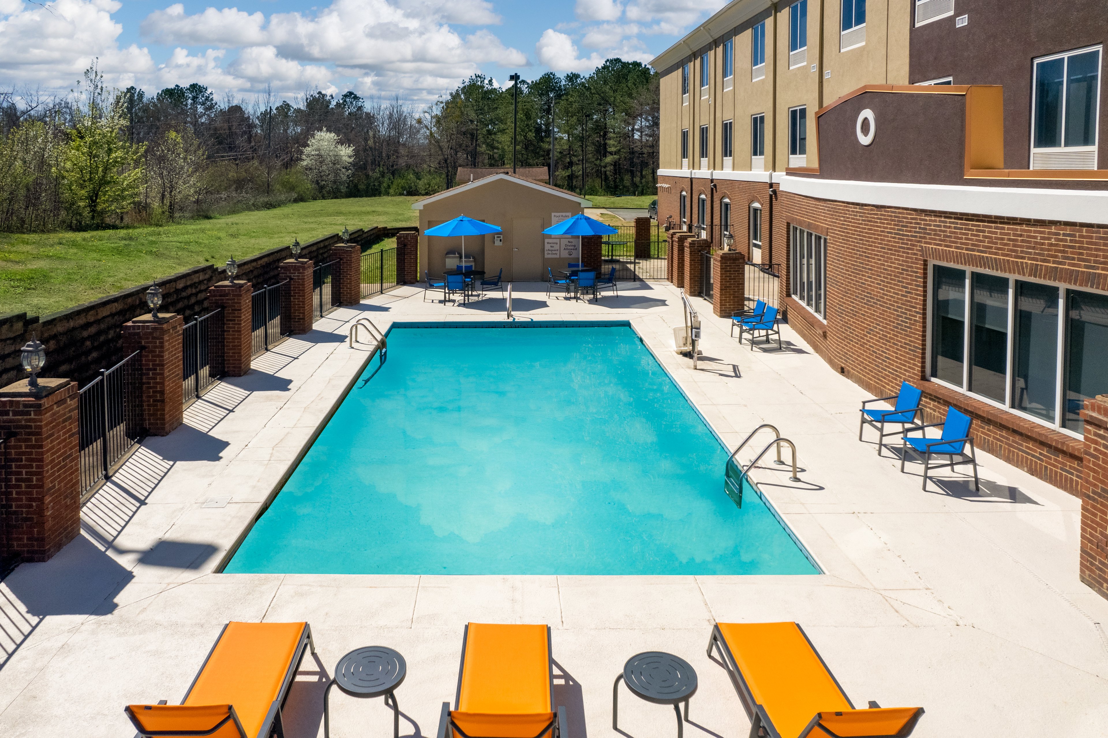 Holiday Inn Express Hotel Suites Talladega 34/34