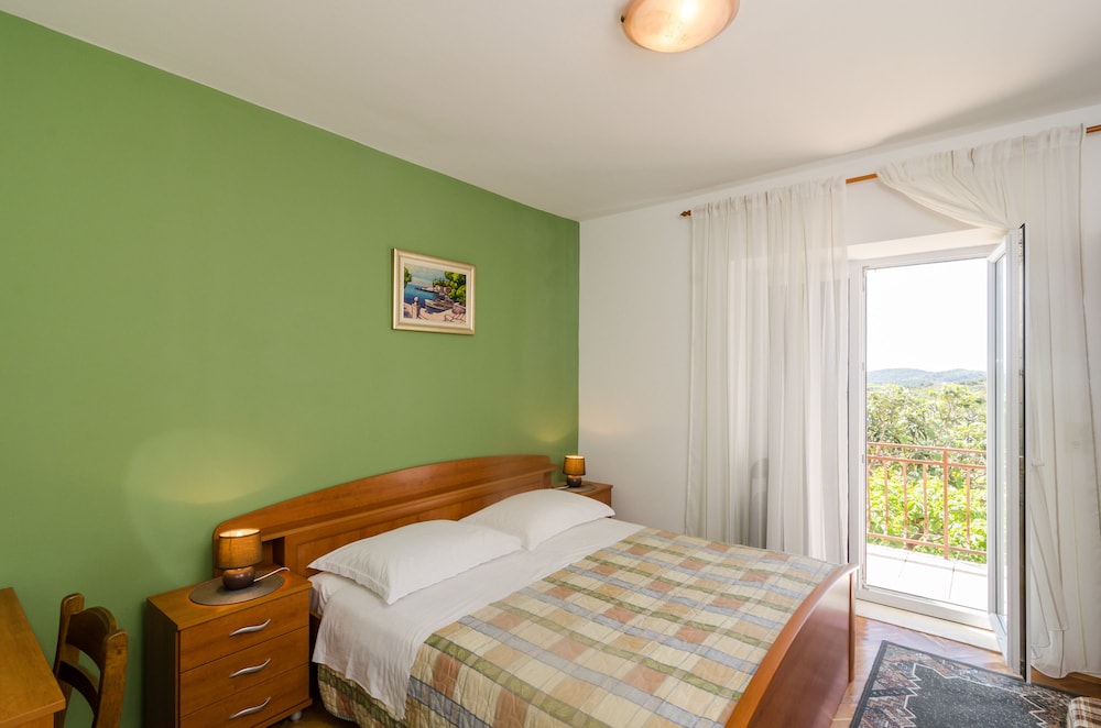 GUESTHOUSE MORETIC 4/40