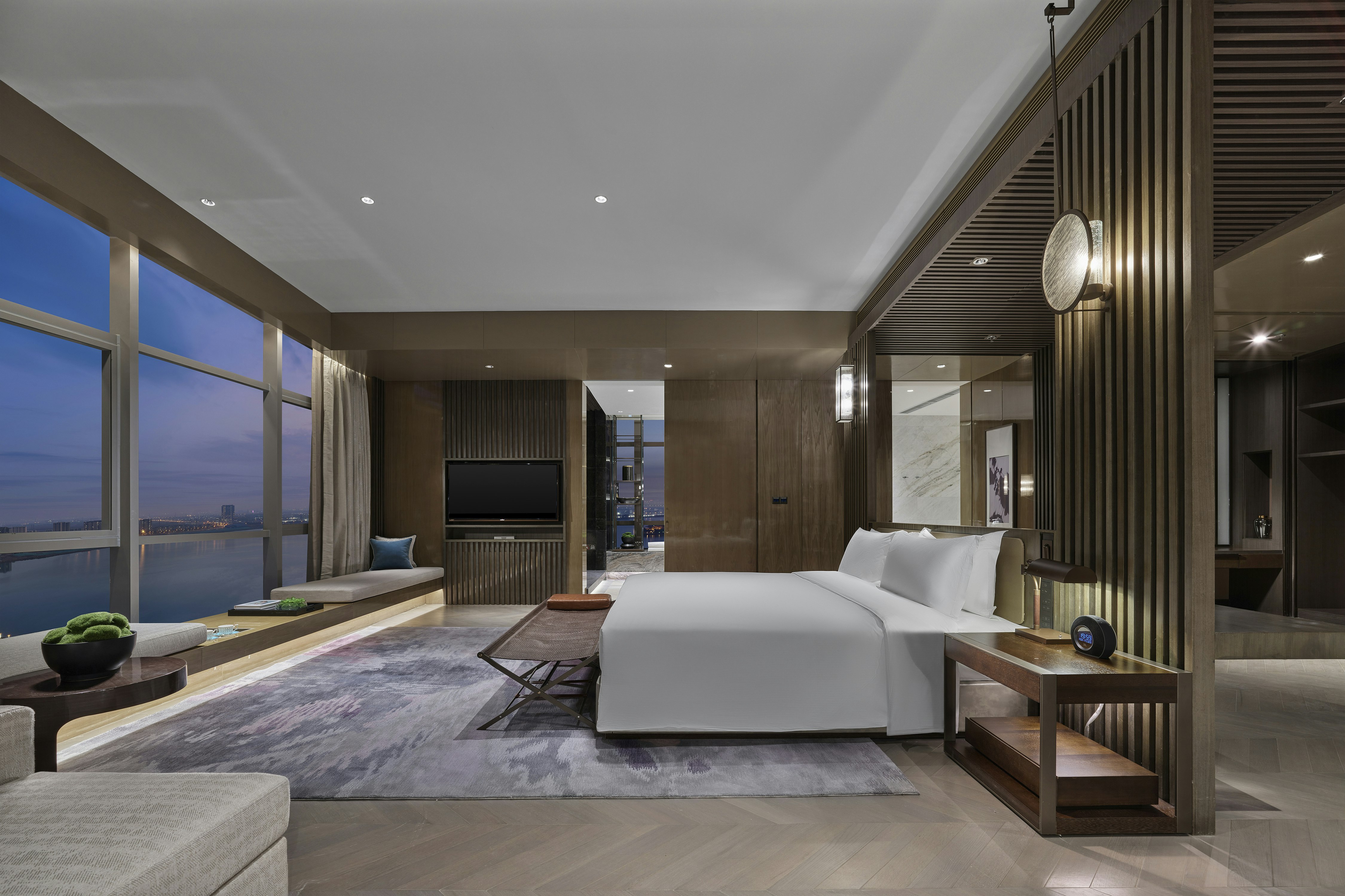 PRESIDENTIAL, SUITE, KING BED