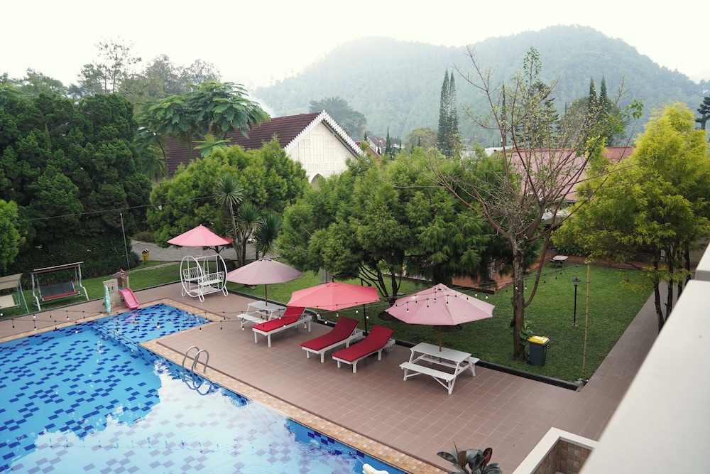 Hotel Indah Palace Tawangmangu 42/48
