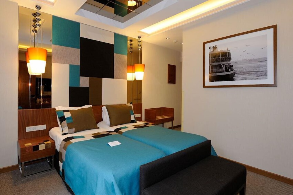 COLLAGE TAKSIM HOTEL 4/15