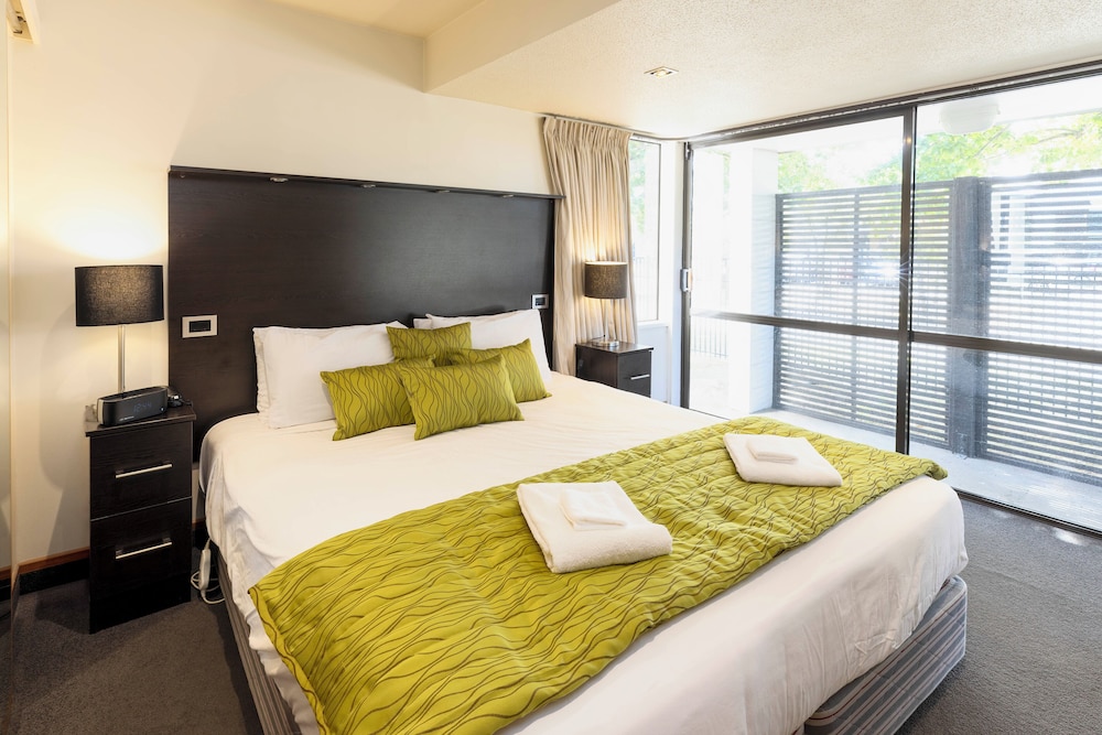 3 BEDROOMS, PREMIUM, ECONOMY