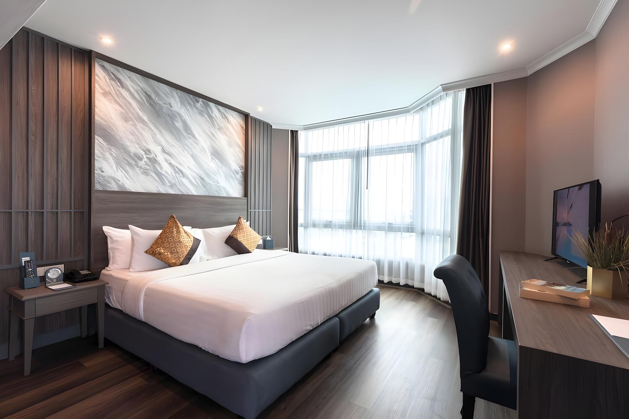 Grand, Suite, Airport View