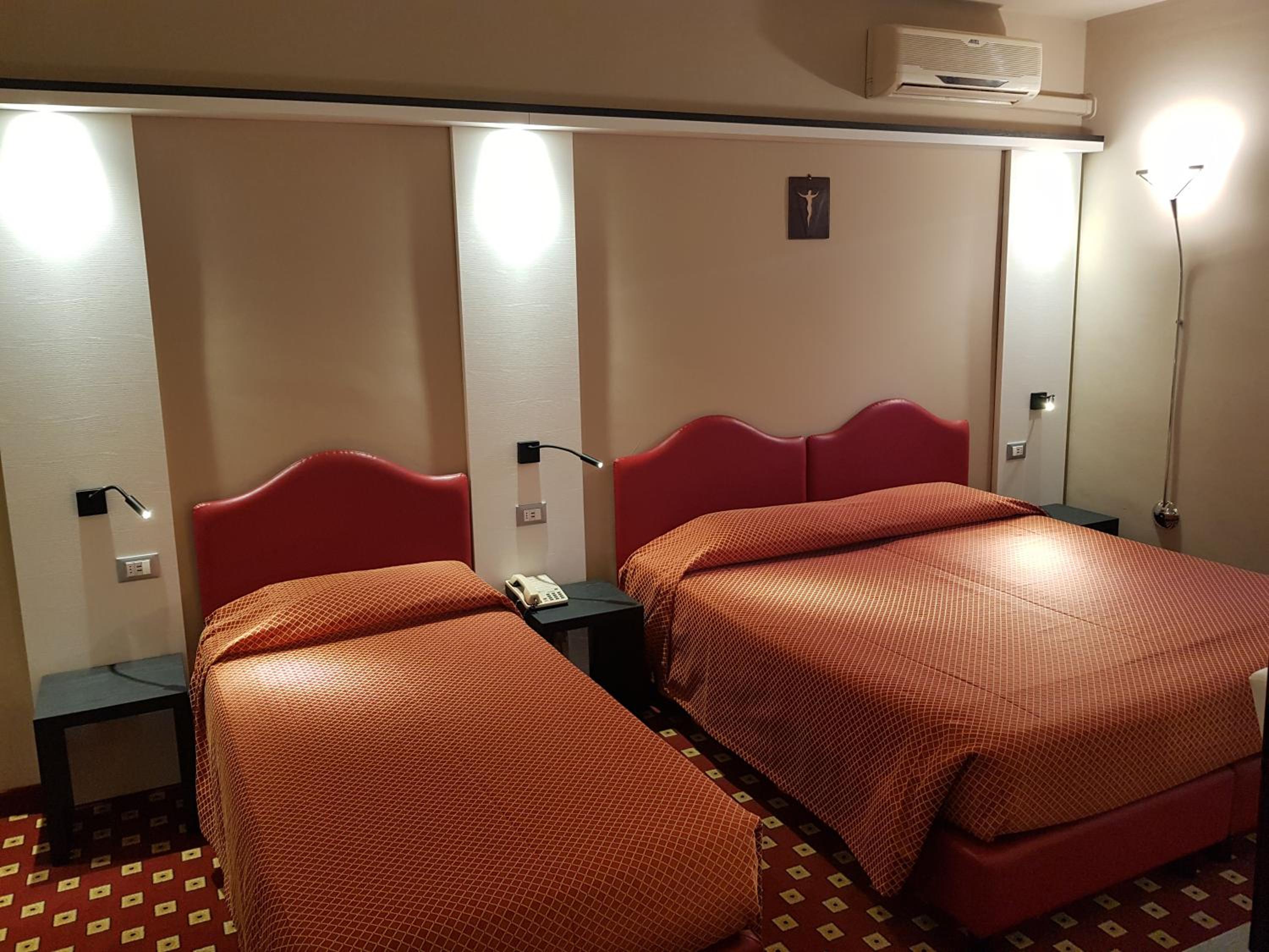 Room, Triple
