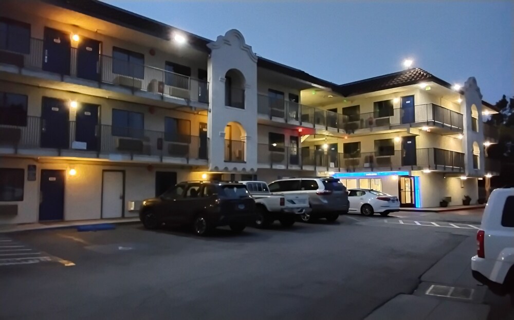 Motel6 Watsonville, CA - Monterey Area 52/64