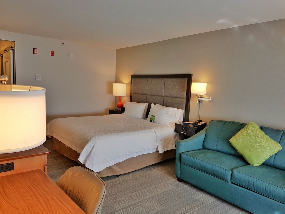 Hampton Inn & Suites By Hilton Calgary- University Northwest 24/61