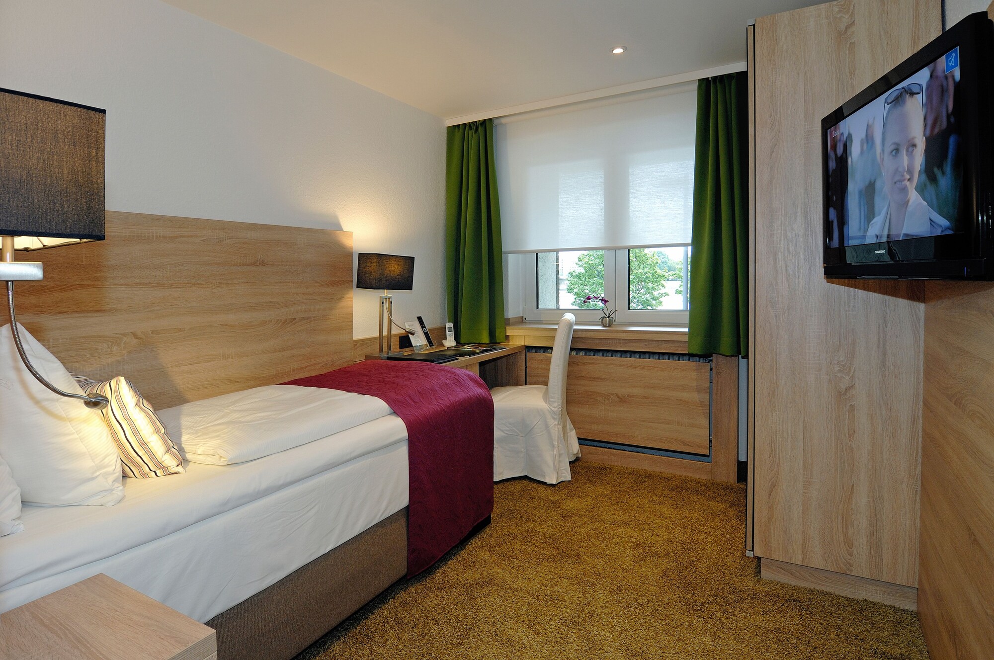 ROOM, SINGLE, SINGLE BED