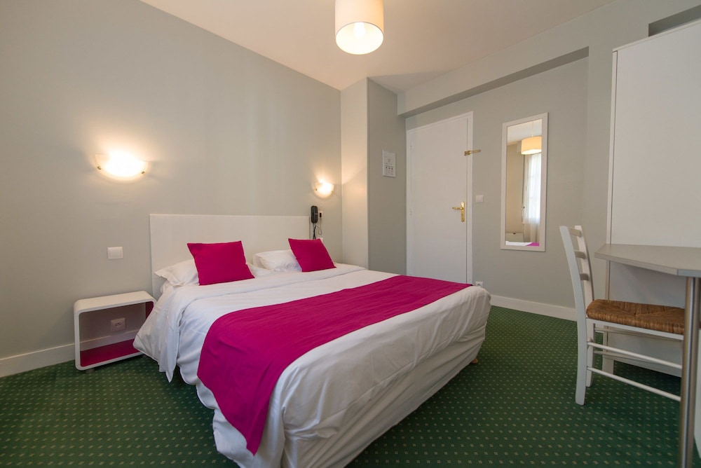 Hotel Val De Loire 9/41